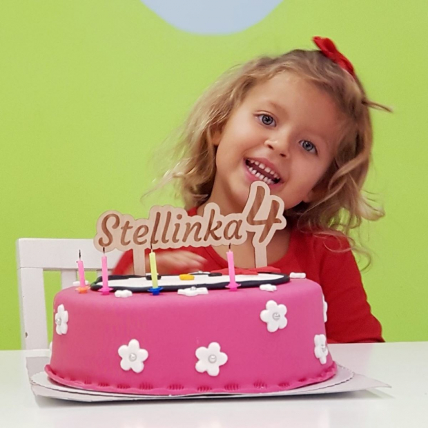  Ozdoba na dort k narozeninám se jménem a věkem