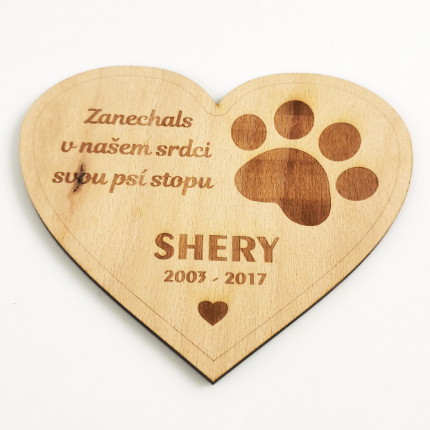 Vzpomínková dekorace na Vašeho psího parťáka ve tvaru srdce s tlapkou